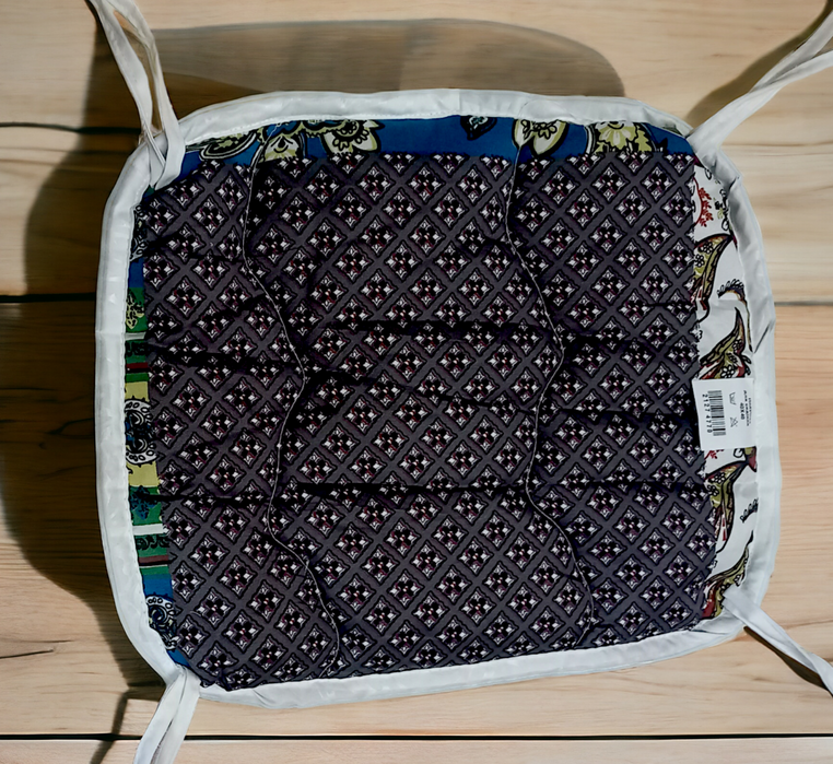 Seat cushion with drawstrings